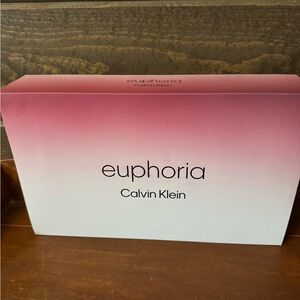 Calvin Klein Euphoria Box in Pink and White
